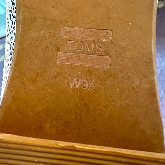 Tom’s women’s shoes 9.5 - Picture 6 of 6